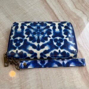 Wander Waller Blue and White Patterned Wristlet